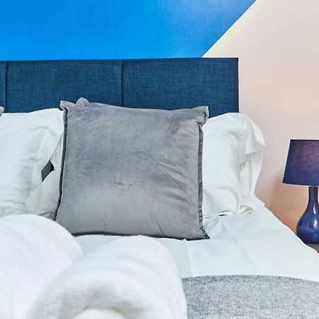 New - The Chique Scandic Cambridge Abode - Parking エクステリア 写真