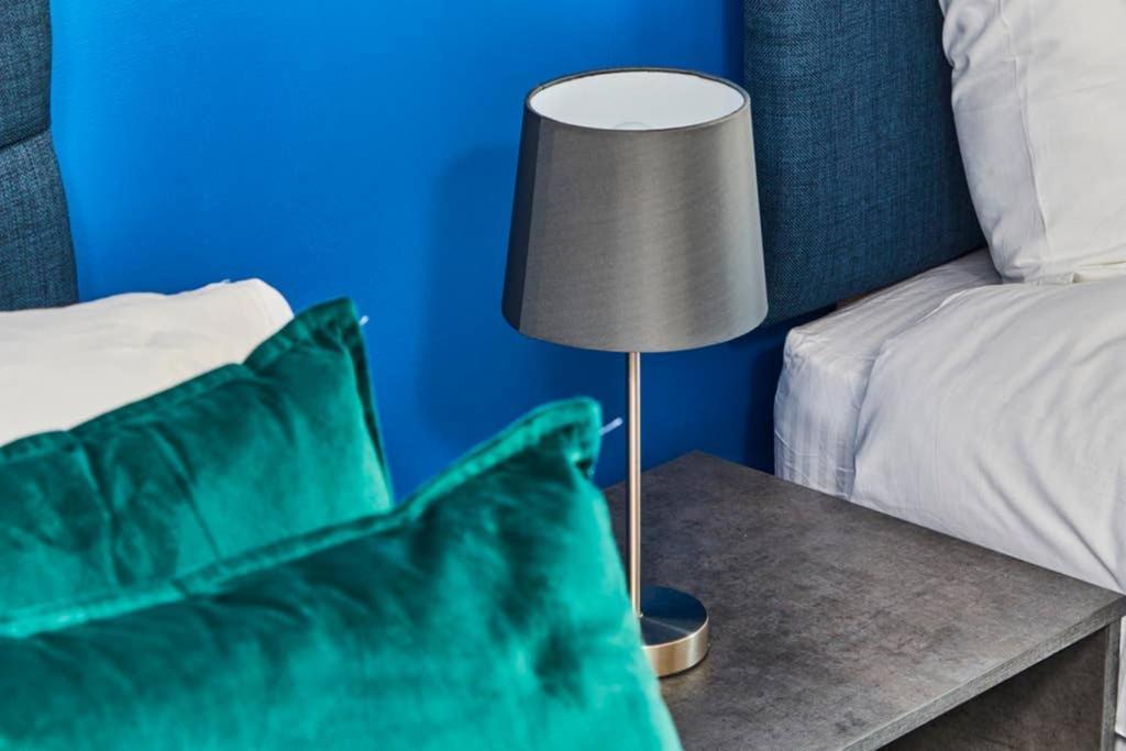 New - The Chique Scandic Cambridge Abode - Parking エクステリア 写真