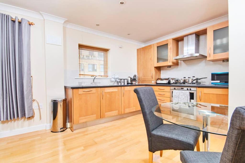 New - The Chique Scandic Cambridge Abode - Parking エクステリア 写真