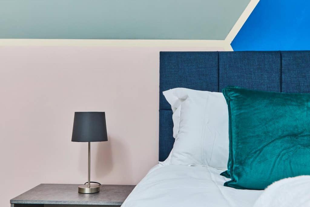 New - The Chique Scandic Cambridge Abode - Parking エクステリア 写真